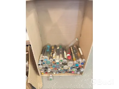 Lot of assorted buttons - see all images for contents