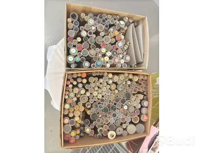 Lot of assorted buttons - see all images for contents