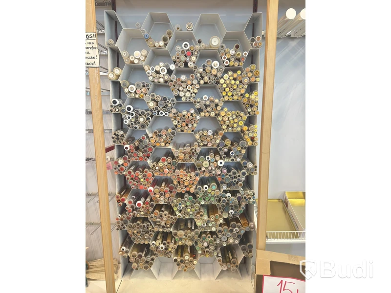Lot of assorted buttons - see all images for contents