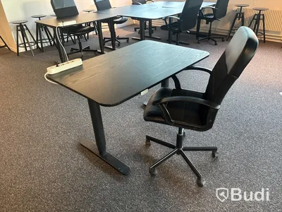 Höj- och sänkbart skrivbord Ikea Bekant, inkl. kontorsstol Ikea Renberget