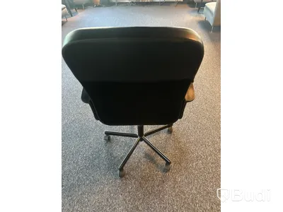 Höj- och sänkbart skrivbord Ikea Bekant, inkl. kontorsstol Ikea Renberget