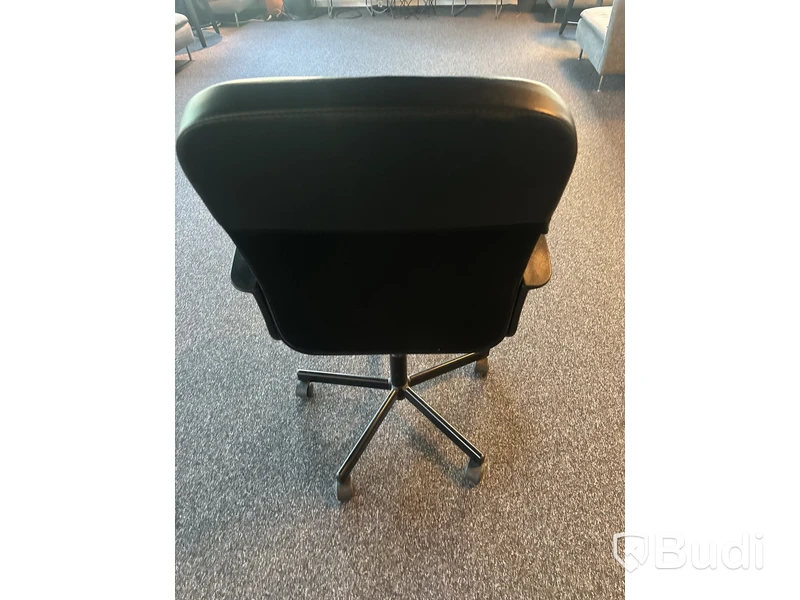 Höj- och sänkbart skrivbord Ikea Bekant, inkl. kontorsstol Ikea Renberget