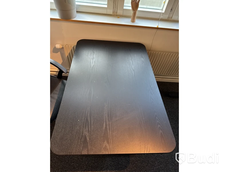 Höj- och sänkbart skrivbord Ikea Bekant, inkl. kontorsstol Ikea Renberget
