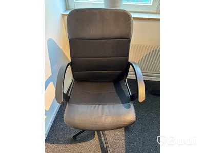 Höj- och sänkbart skrivbord Ikea Bekant, inkl. kontorsstol Ikea Renberget