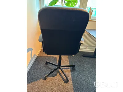 Höj- och sänkbart skrivbord Ikea Bekant, inkl. kontorsstol Ikea Renberget