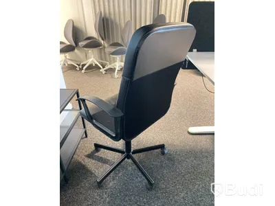 Höj- och sänkbart skrivbord Ikea Bekant, inkl. kontorsstol, skärm och skrivbordslampa