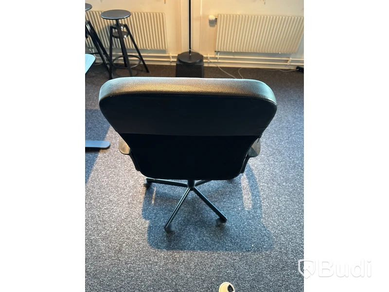 Höj- och sänkbart skrivbord Ikea Bekant, inkl. kontorsstol Ikea Renberget