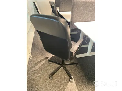 Höj- och sänkbart skrivbord Ikea Bekant, inkl. kontorsstol, skärm och skrivbordslampa