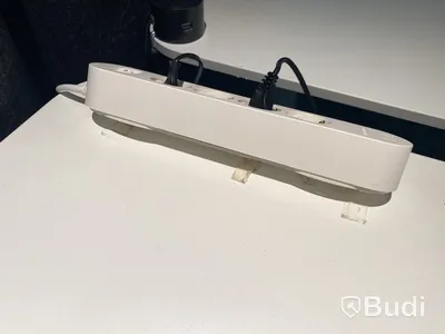 Höj- och sänkbart skrivbord Ikea Bekant, inkl. kontorsstol, skärm och skrivbordslampa