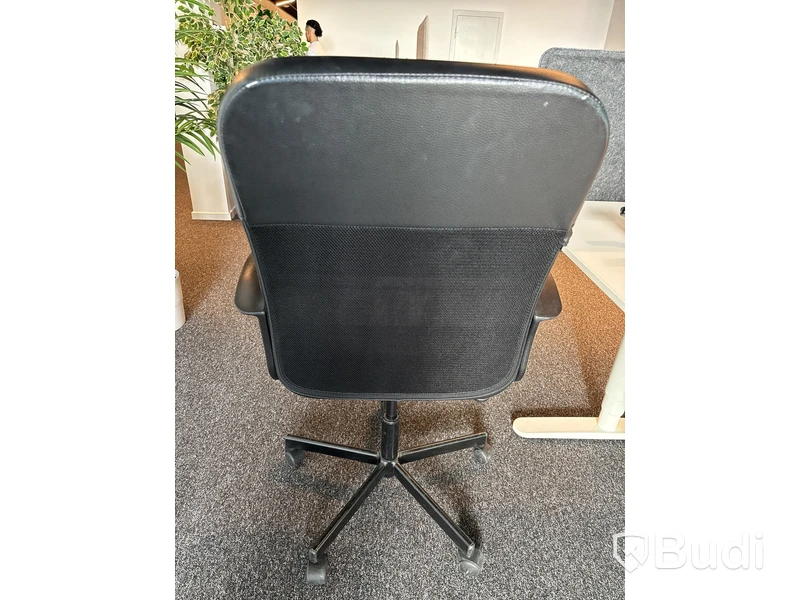 Höj- och sänkbart skrivbord Ikea Bekant, inkl. kontorsstol, skärm och skrivbordslampa