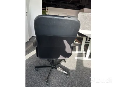 Höj- och sänkbart skrivbord Ikea Bekant, inkl. kontorsstol, skärm och skrivbordslampa