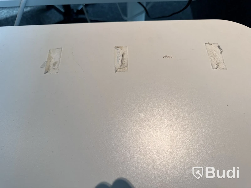 Höj- och sänkbart skrivbord Ikea Bekant, inkl. kontorsstol, skärm och skrivbordslampa