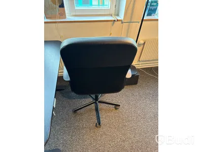 Höj- och sänkbart skrivbord Ikea Bekant, inkl. kontorsstol Ikea Renberget