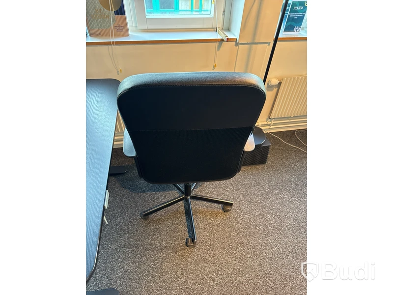 Höj- och sänkbart skrivbord Ikea Bekant, inkl. kontorsstol Ikea Renberget