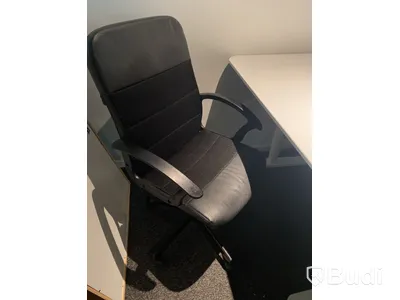 2 st. Höj- och sänkbart skrivbord Ikea Bekant, inkl. kontorsstol, skärm och skrivbordslampa