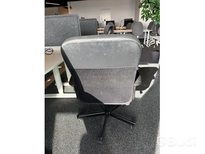 Höj- och sänkbart skrivbord Ikea Bekant, inkl. kontorsstol, skärm och skrivbordslampa