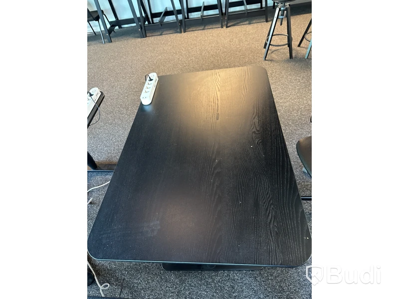 Höj- och sänkbart skrivbord Ikea Bekant, inkl. kontorsstol Ikea Renberget