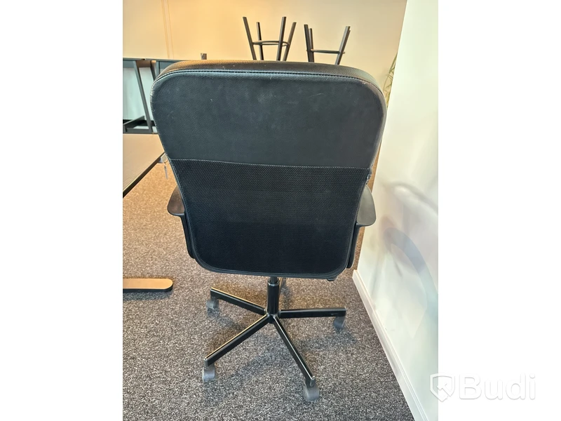 Höj- och sänkbart skrivbord Ikea Bekant, inkl. kontorsstol Ikea Renberget