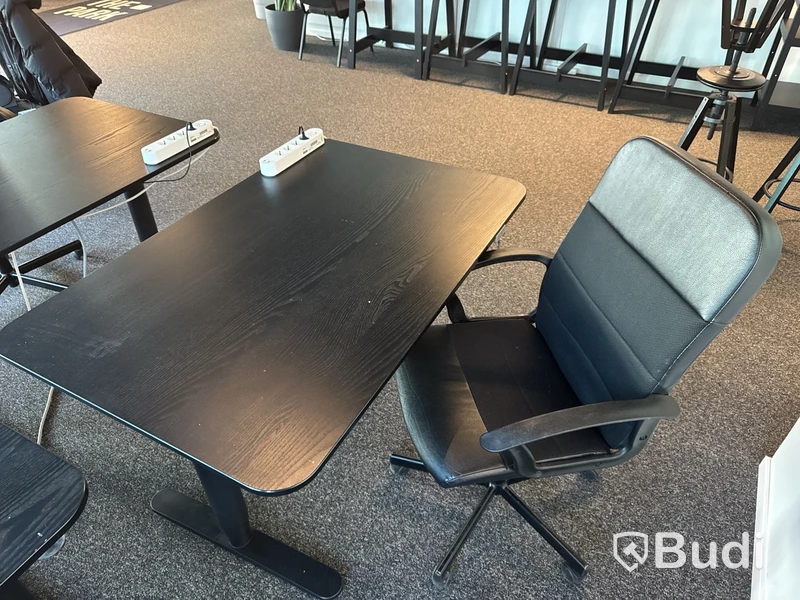 Höj- och sänkbart skrivbord Ikea Bekant, inkl. kontorsstol Ikea Renberget