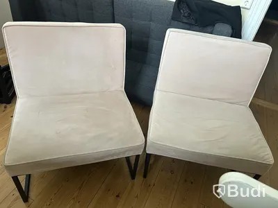 Beiga fåtöljer med metallben