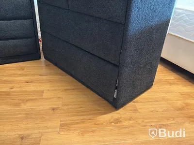 Säng 180x200 cm, med spegelbyrå och sängbord, mörkgrå teddytyg