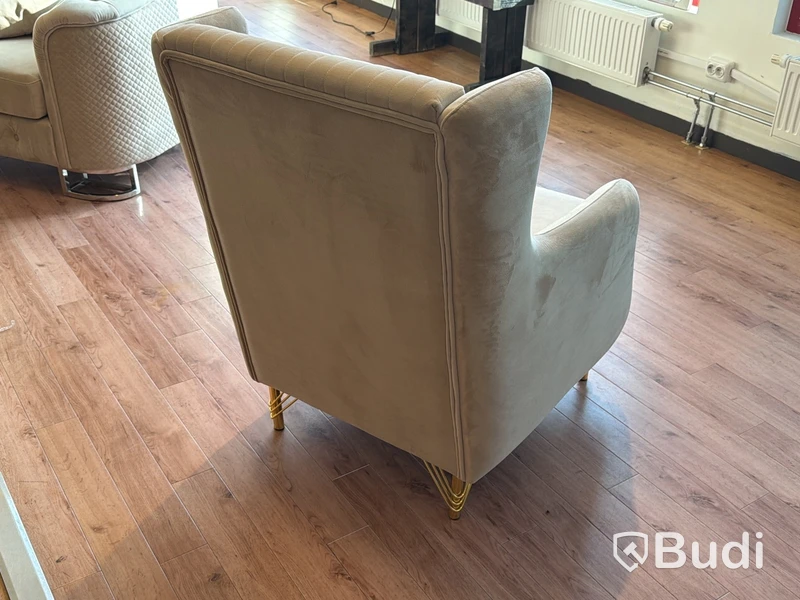 Fåtölj i beige sammet