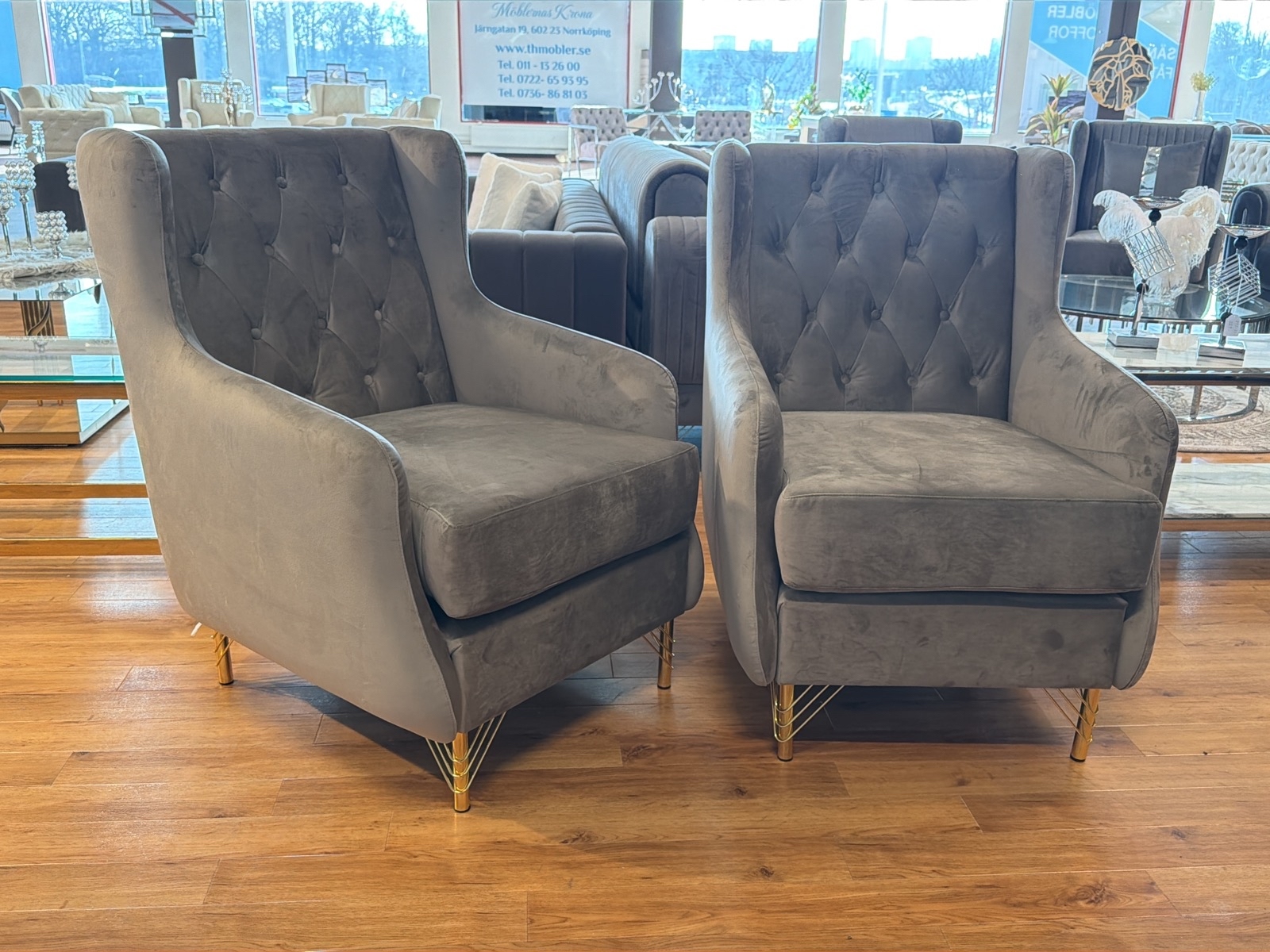 2 st fåtöljer, grå sammet