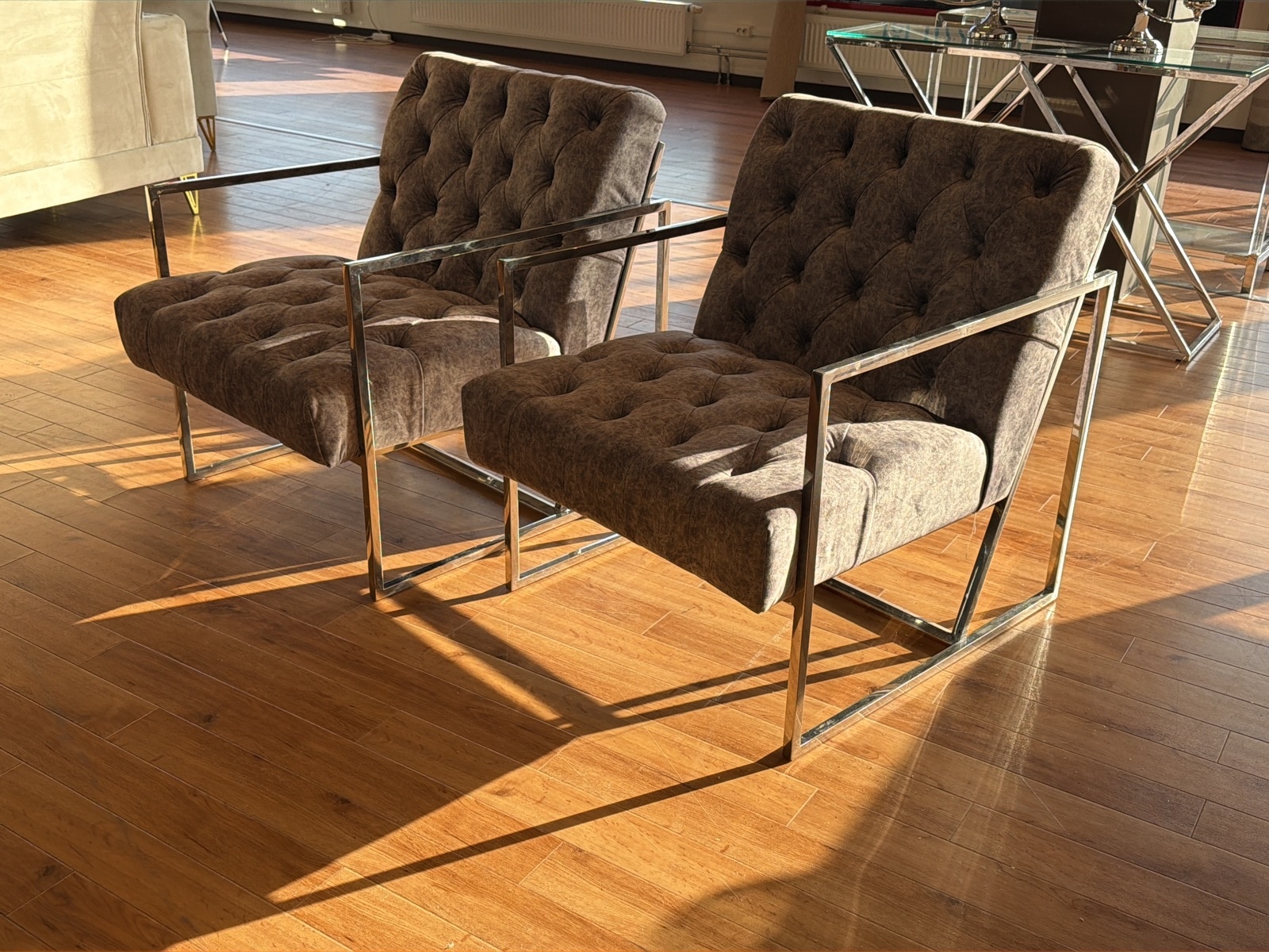 2 st fåtöljer, grå sammet