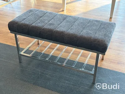 Bänk i grå sammet