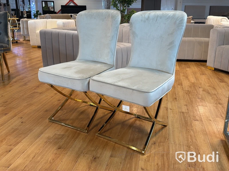2 st stolar, beige sammet/ guld