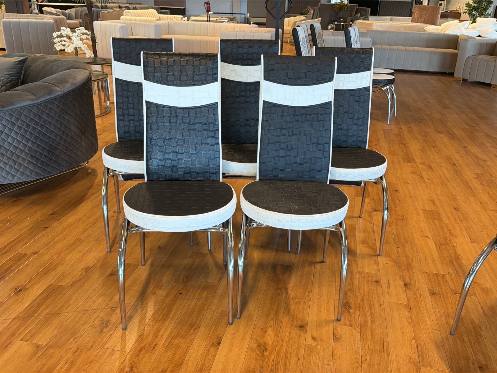 5 st stolar, svart/ vit