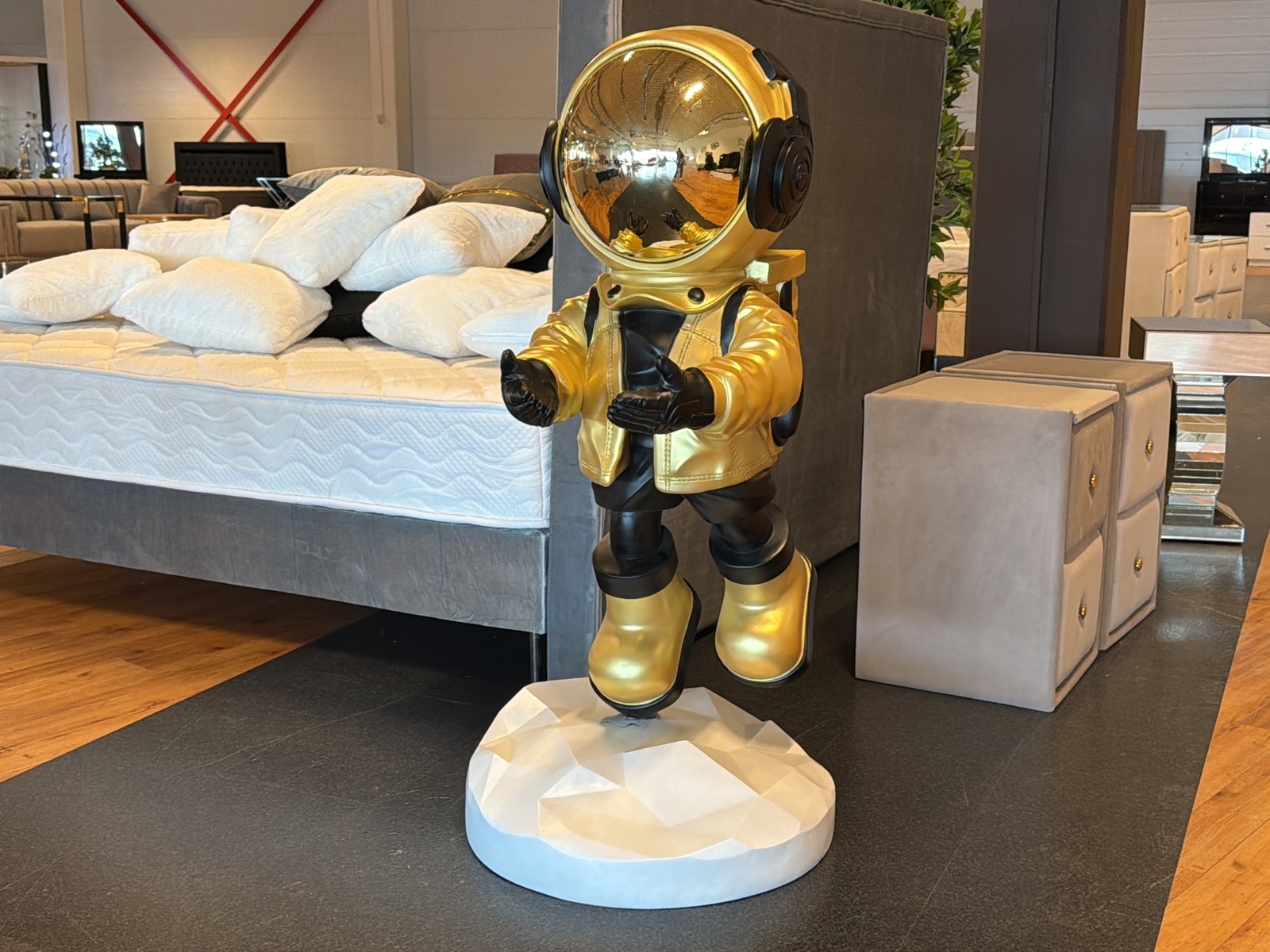 Astronaut, guld/ svart