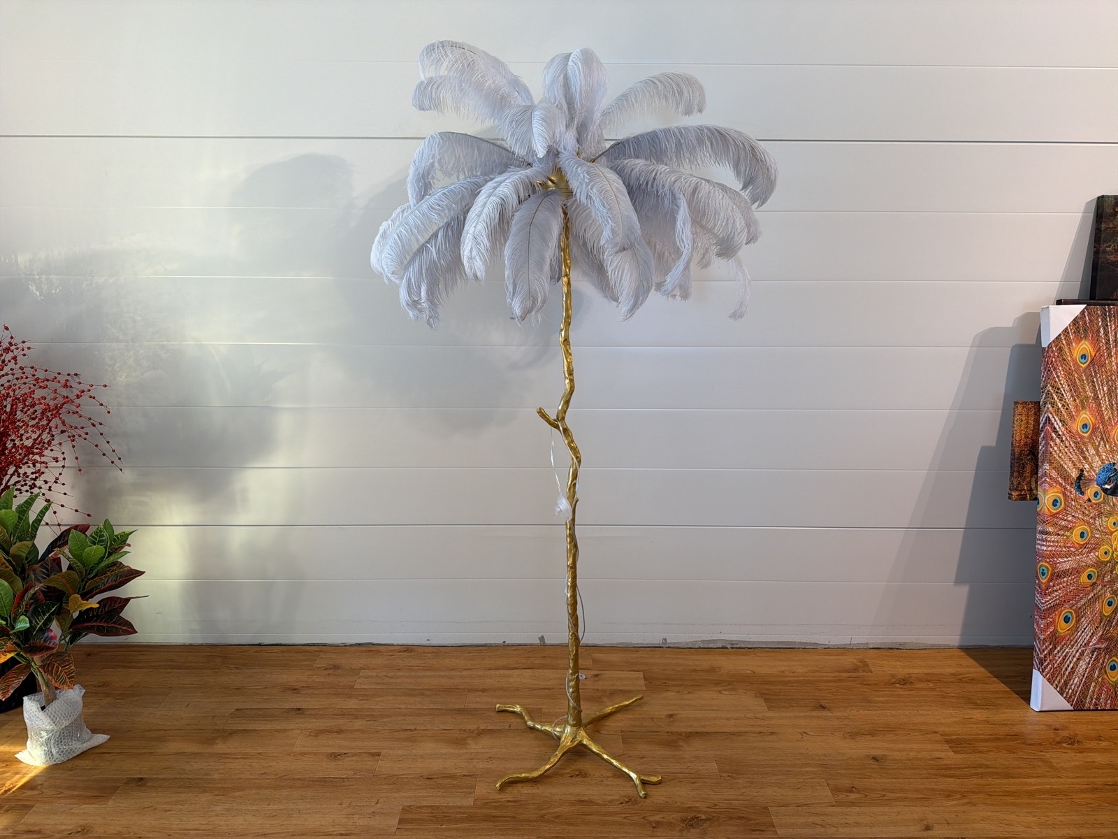 Golvlampa med fjädrar, höjd ca 160 cm