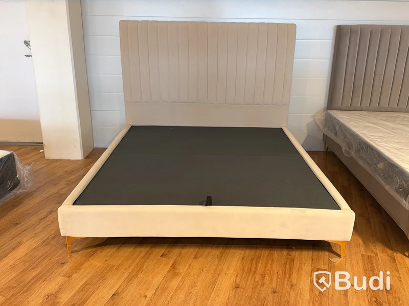 Säng med sänggavel i beige sammet, 180x200 cm