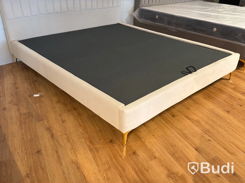 Säng med sänggavel i beige sammet, 180x200 cm
