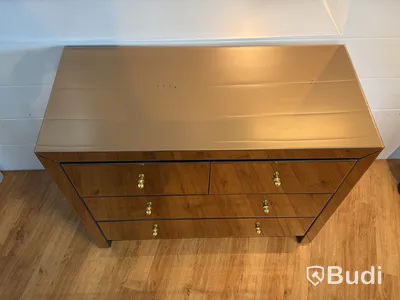 Byrå i bronstonat spegelglas