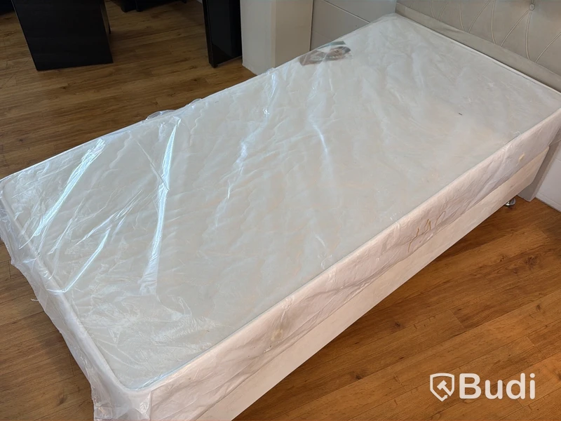 Säng med sänggavel i greige sammet, 90x200 cm