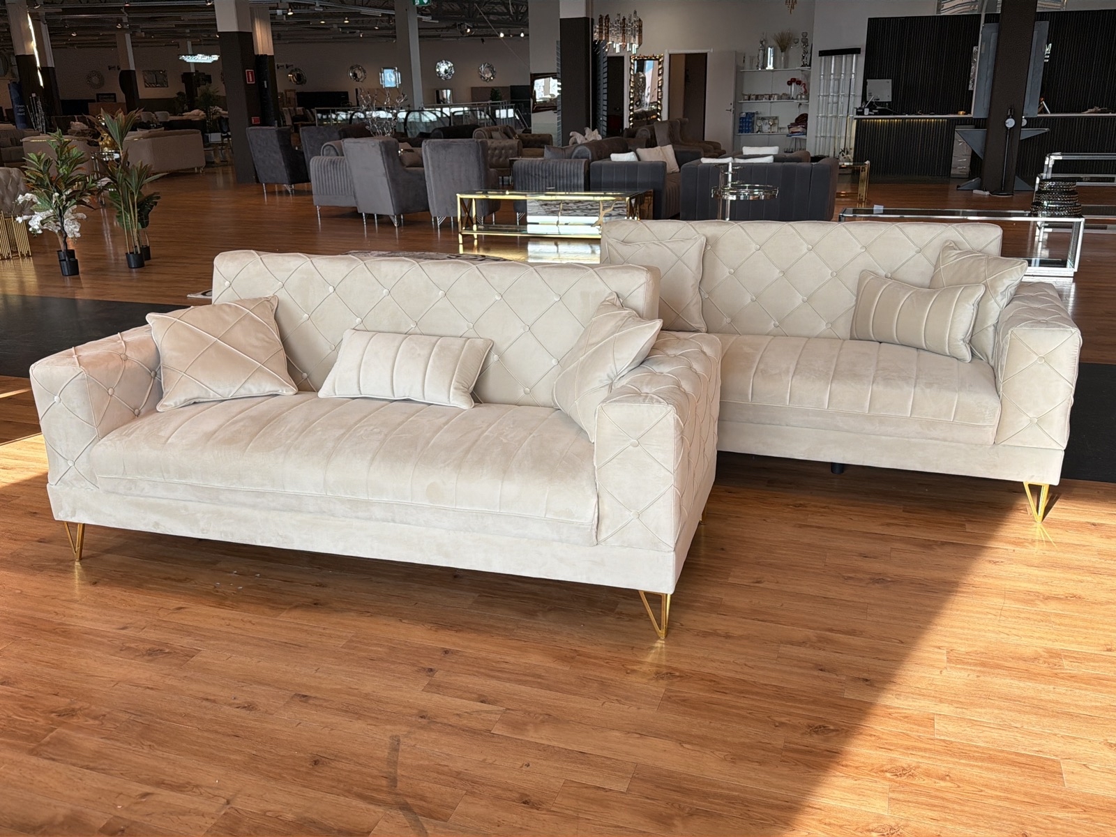 2 st soffor, beige sammet