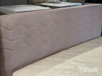 Säng med sänggavel i rosa sammet, 180x200 cm