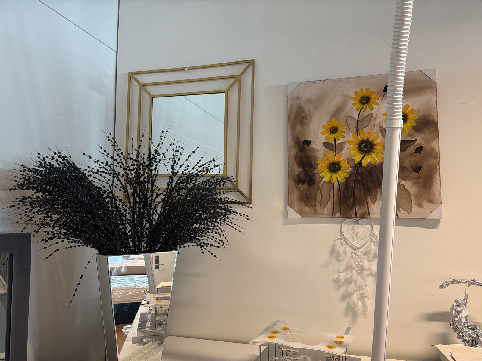 Spegel, tavla samt spegelvas