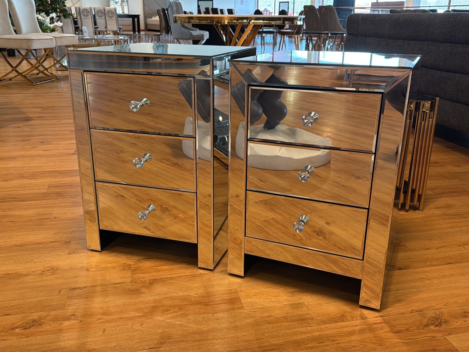 2 st sängbord i spegelglas