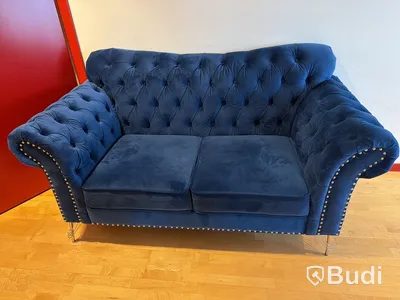 Soffa i blå sammet
