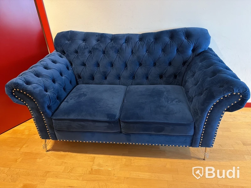 Soffa i blå sammet