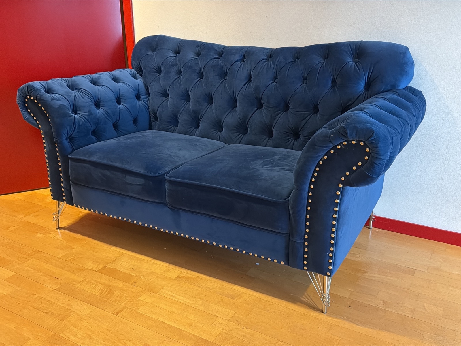 Soffa i blå sammet
