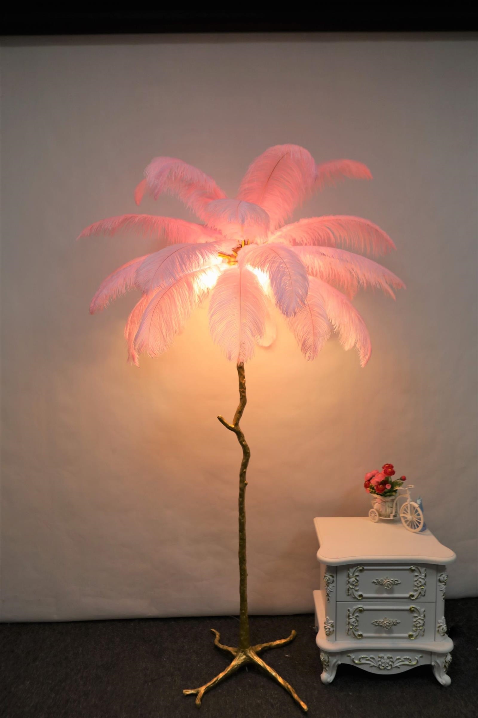 Golvlampa med fjädrar, höjd ca 160 cm, rosa, NY