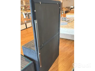 Byrå med spegel samt 2 st sängbord, svart sammet