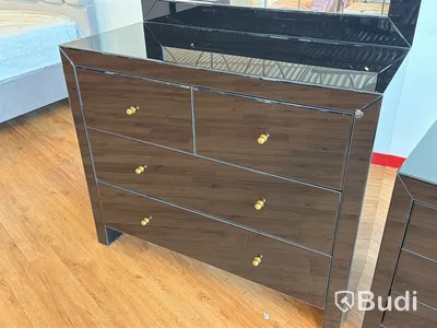 Byrå med spegel samt 2 st sängbord, blanksvart