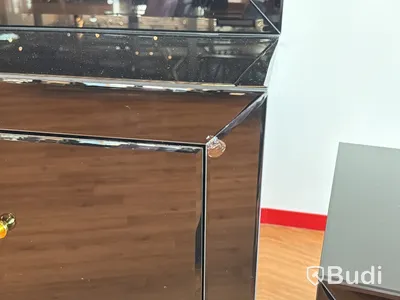 Byrå med spegel samt 2 st sängbord, blanksvart