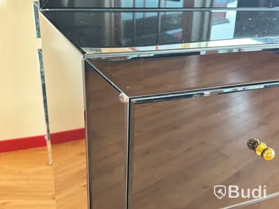 Byrå med spegel samt 2 st sängbord, blanksvart