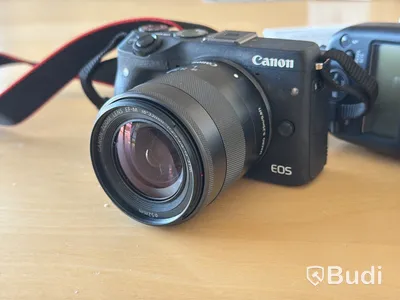 Kamera, Canon EOS M3, med Canon 18-55 mm objektiv och blixt